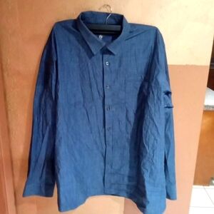 Van Heusen dress shirt Blue size XXL.